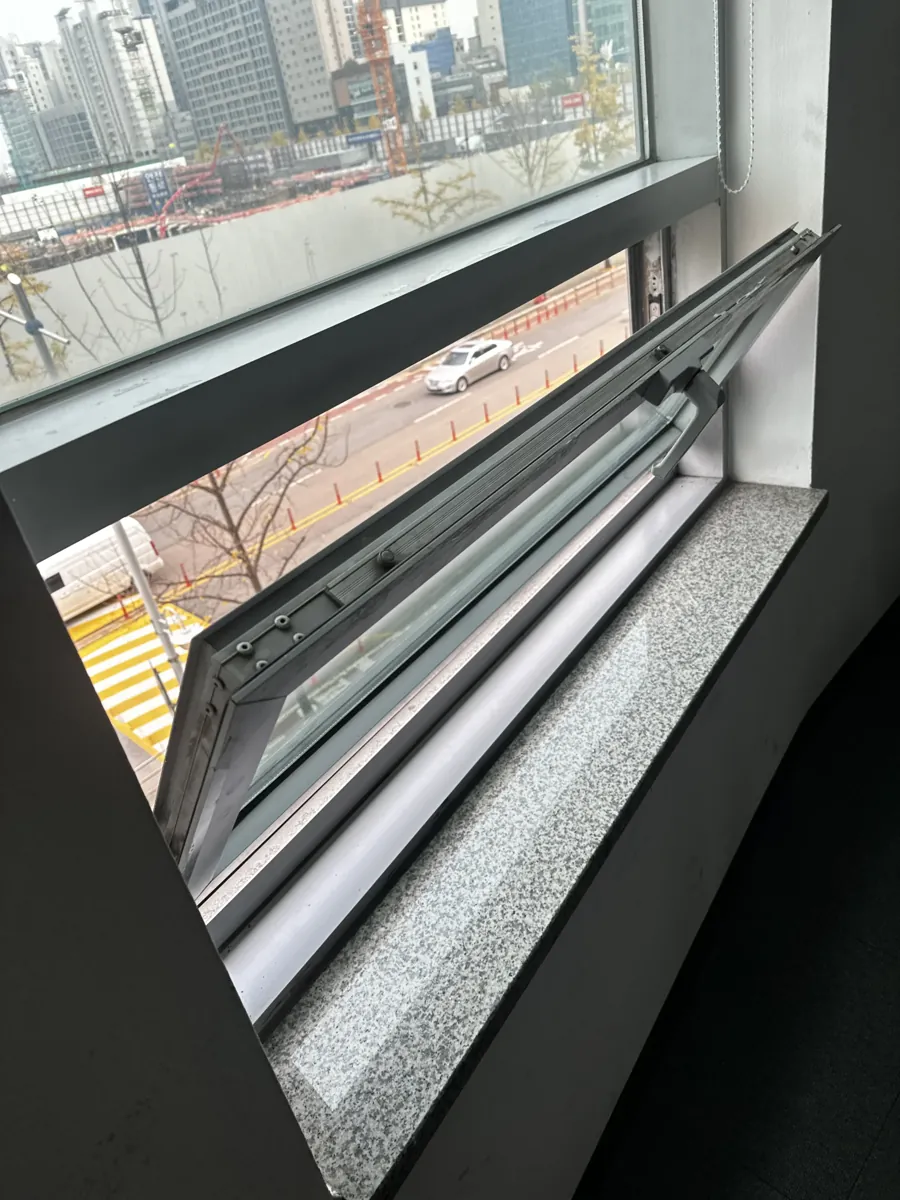 샷시 수리 이후 모습